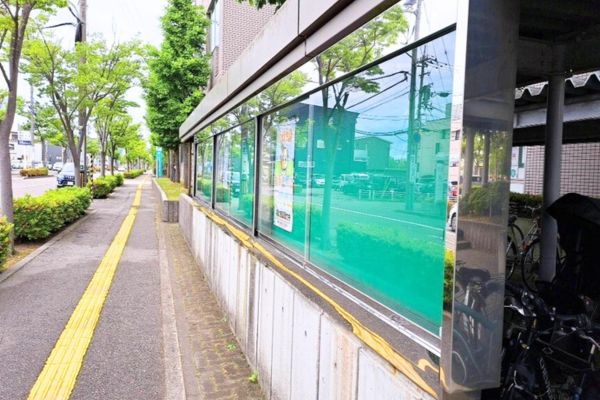 金沢市　市役所前　掲示板　戸車交換