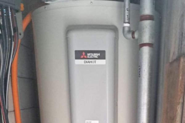 金沢市　マンション　電気温水器交換
