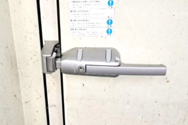 白山市　冷蔵庫ハンドル交換