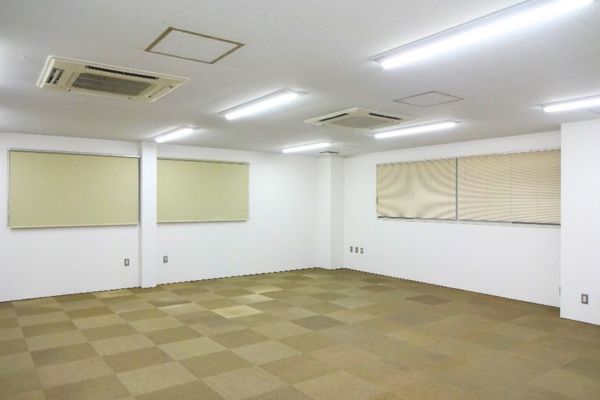 白山市　事務所　内装リフォーム　クロス貼り替え