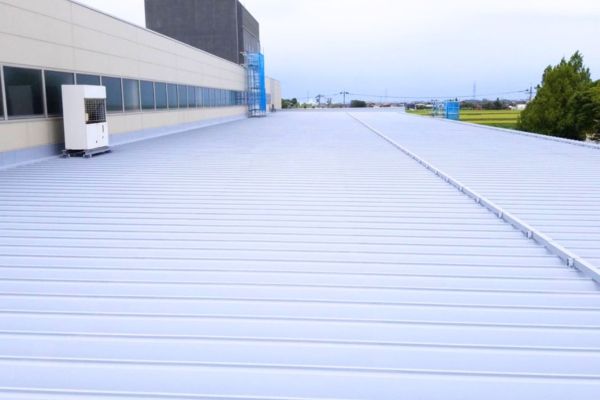 白山市　物流センター　折板屋根塗装