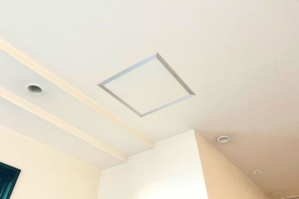 金沢市　マンション　共用部　点検口取付