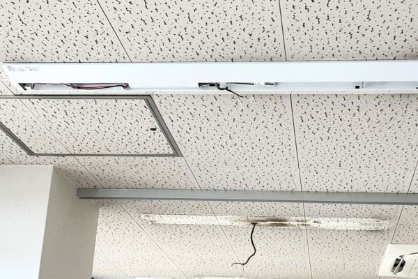 金沢市　事務所　照明器具交換　LEDライト