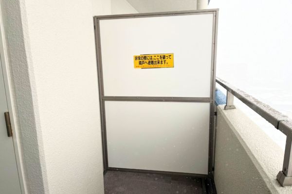 金沢市　マンション　隔て板取付