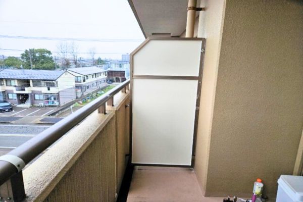 金沢市　マンション　隔て板取付